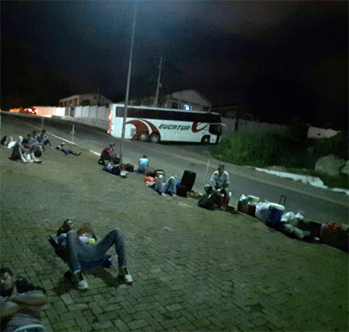 Situação precária ainda mais o ônibus ficou encalhado nas ruas da Capital.  (Foto: Rondoniagora.com.br)