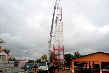 Torre de internet gratuita beneficiará a praça da Estrada de Ferro Madeira-Mamoré