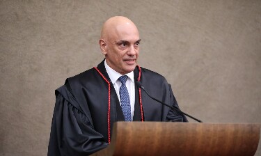 Alexandre de Moraes desbloqueia recursos do PP e Republicanos em ação sobre urnas
