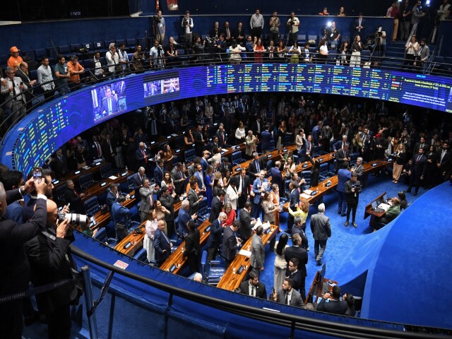 Senado aprova fim da escala de trabalho 6x1